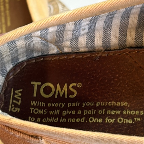 TOMS YELLOW SLIP ON FLATS SIZE 7.5 - Picture 9 of 9